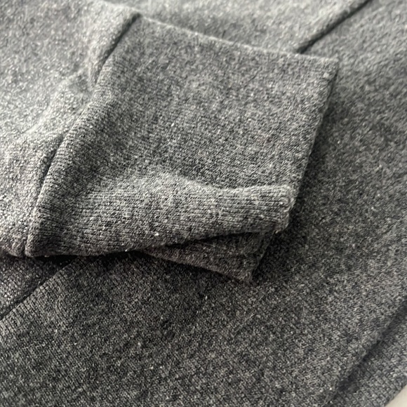 Harvard Sweatshirt size Medium in grey. - Picture 5 of 8